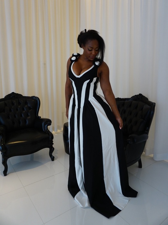Bella Barnett Dresses & Skirts - Bella Barnett Omega Sleeveless V-Neck Flowers Bandage Maxi Dress - L
